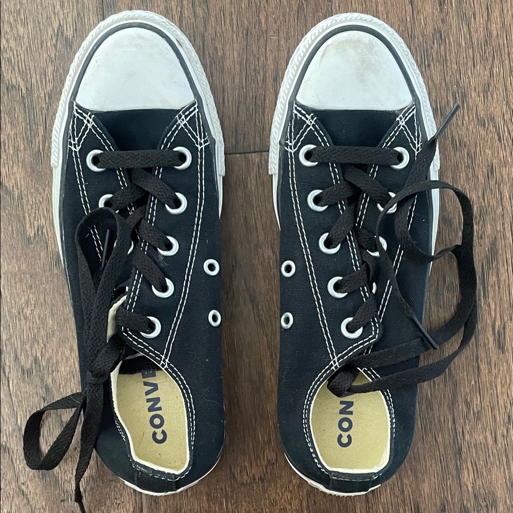 Converse Black & White Canvas Sneakers Women’s Size 6 Low Top Casual Shoes